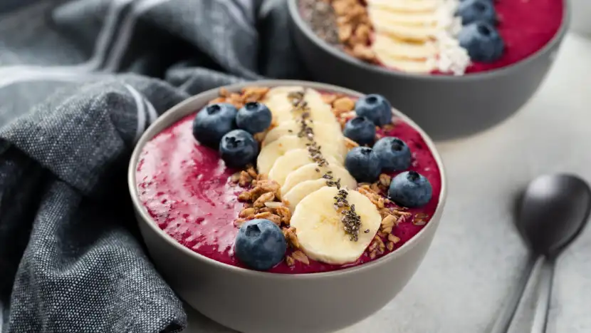 smoothie bowl mediterranean diet